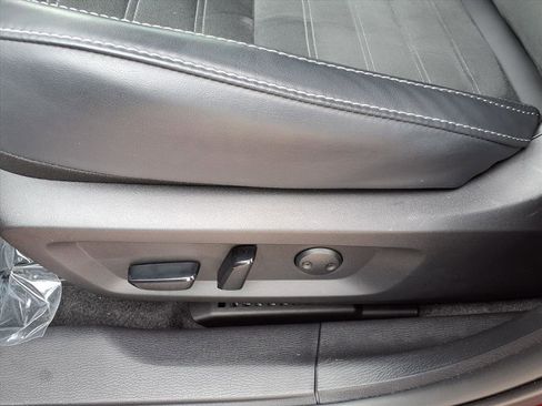Used 2025 Mitsubishi Outlander 4WD Plug-In Hybrid image 19