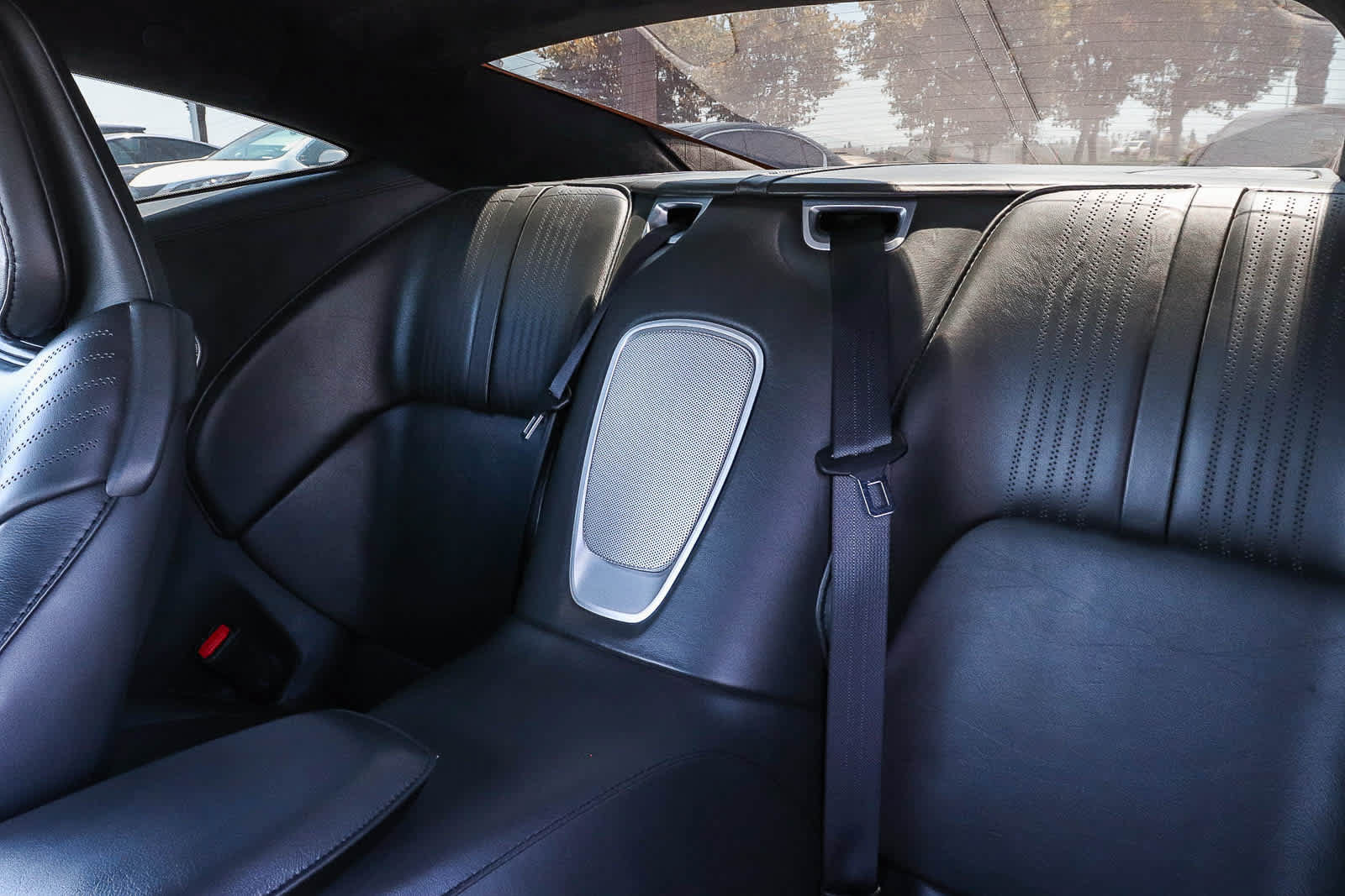Used 2020 Aston Martin DB11 Coupe RWD image 24