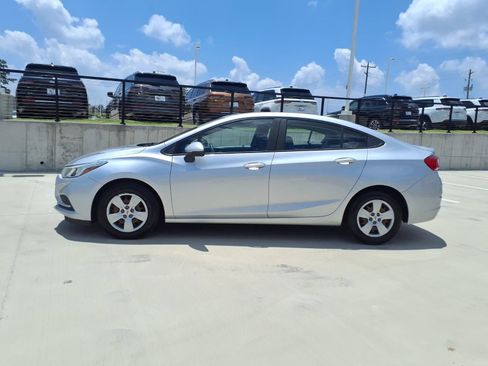 Used 2017 Chevrolet Cruze LS FWD image 8
