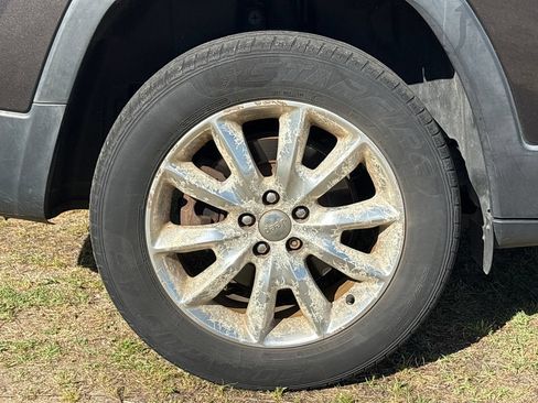 Used 2015 Jeep Cherokee Limited AWD/4WD image 7