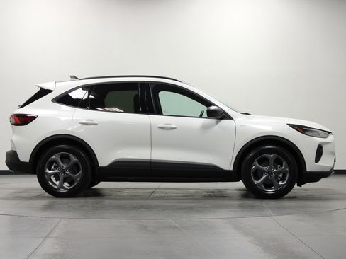 New 2025 Ford Escape ST-Line w/ Equipment Group 301A image 3