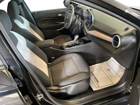 Used 2024 Chevrolet Trax LS w/ LS Convenience Package FWD image 17