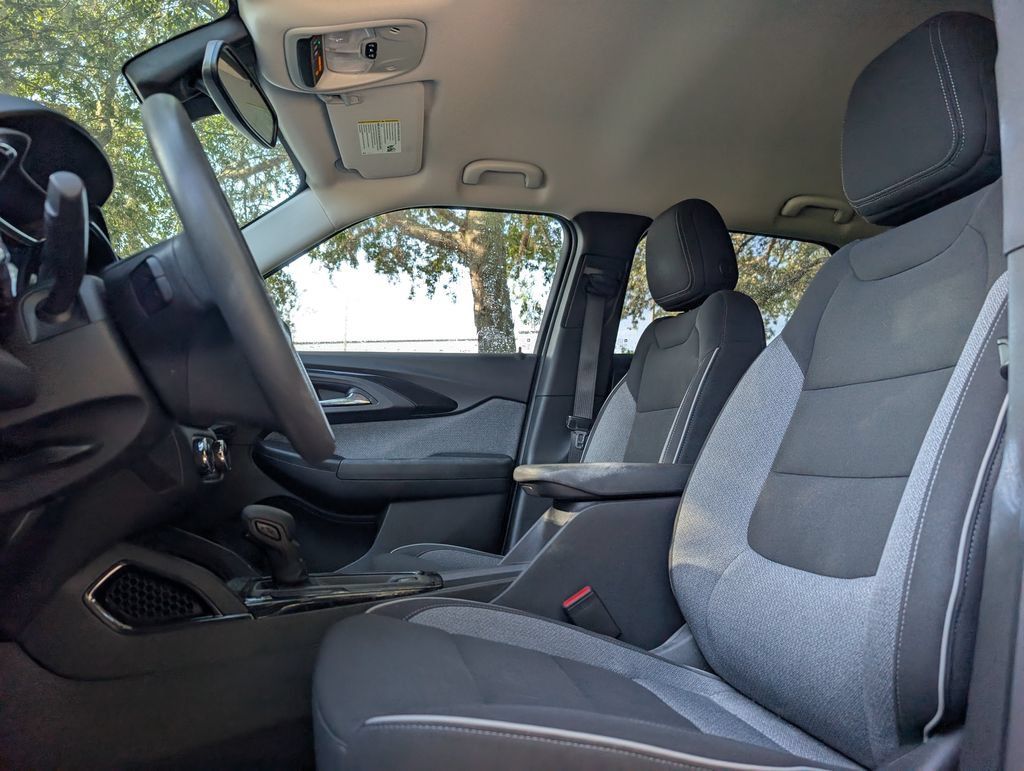 Used 2023 Chevrolet TrailBlazer LT w/ Convenience Package FWD image 13