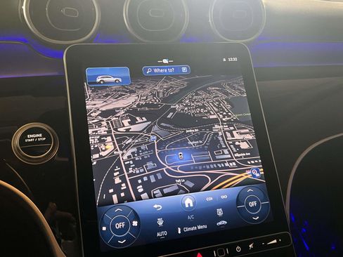 Used 2025 Mercedes-Benz GLC 350e 4MATIC image 17