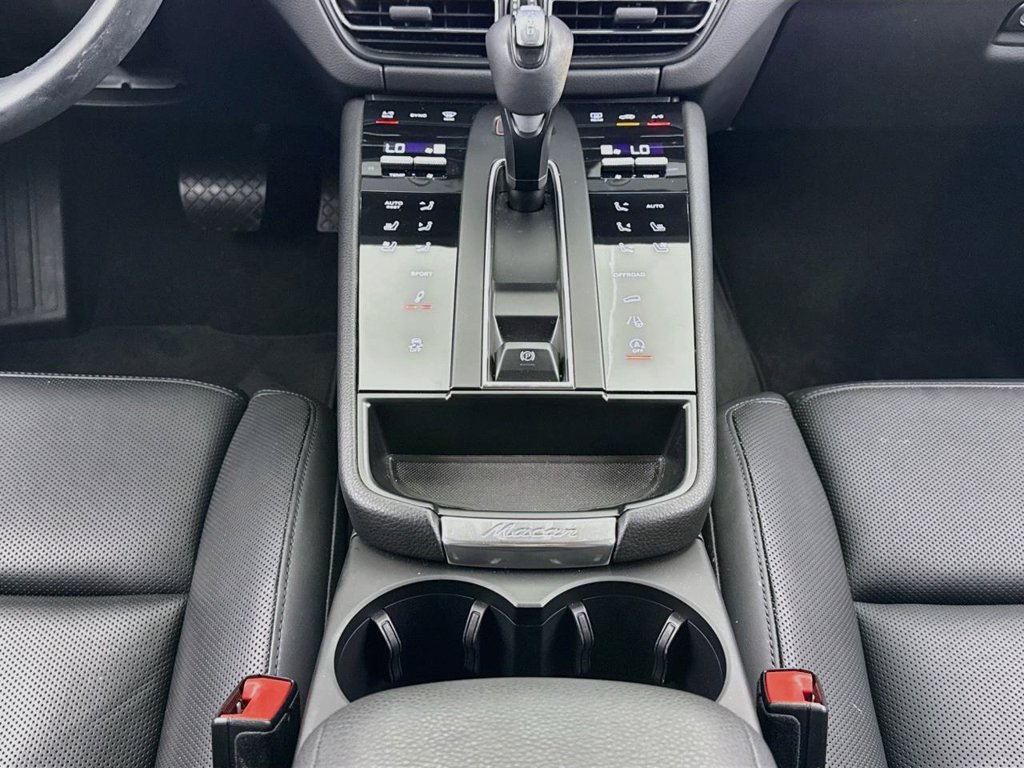 Certified 2024 Porsche Macan S AWD/4WD image 16