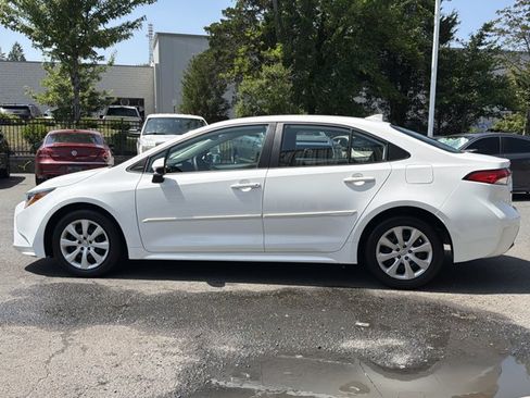 Used 2024 Toyota Corolla LE FWD image 8