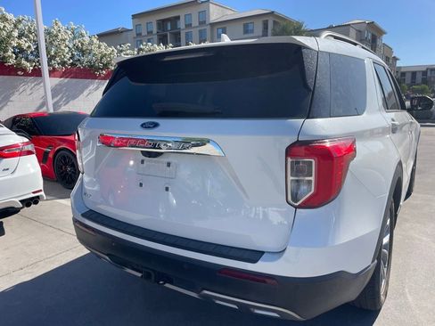 Used 2022 Ford Explorer XLT w/ Equipment Group 202A image 4