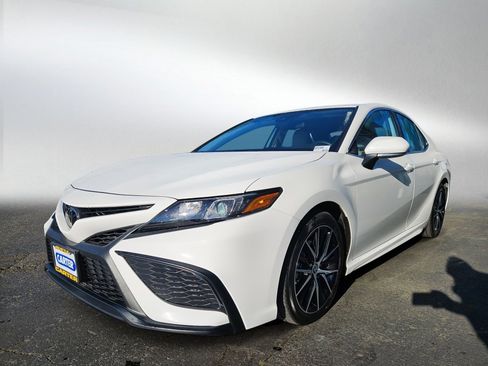 Used 2024 Toyota Camry SE image 6