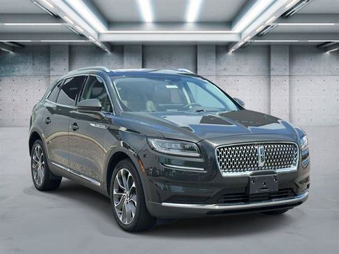Used 2022 Lincoln Nautilus Reserve AWD/4WD image 2