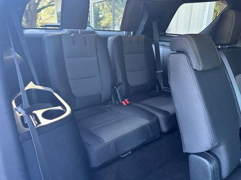 Used 2018 Ford Explorer XLT image 27