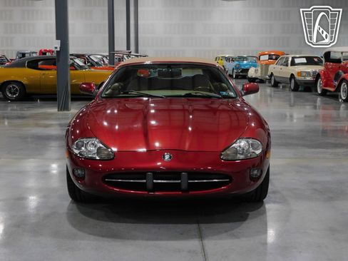 Used 1997 Jaguar XK8 Convertible image 33