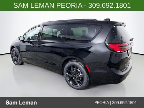 New 2026 Chrysler Pacifica Select w/ S Appearance Package AWD/4WD image 5
