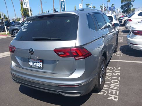 Used 2023 Volkswagen Tiguan SE FWD image 4
