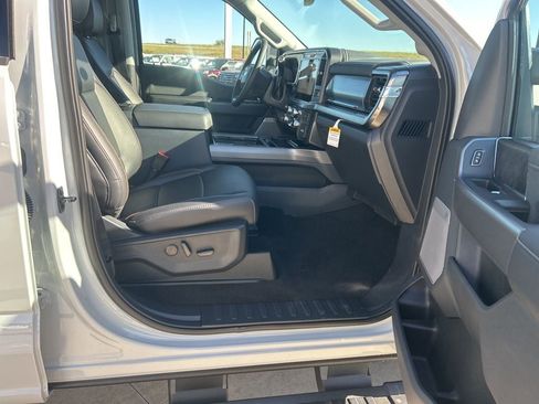 New 2026 Ford F250 Lariat w/ Black Appearance Package image 18