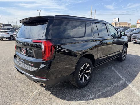 Used 2025 GMC Yukon XL AT4 w/ AT4 Premium Plus Package AWD/4WD image 5