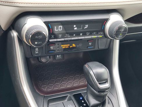 Used 2019 Toyota RAV4 Limited image 19