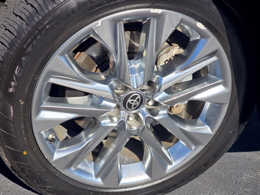 Used 2025 Toyota Highlander Limited AWD/4WD image 10