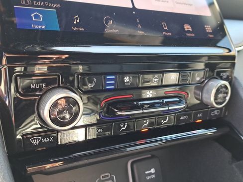 Used 2022 Jeep Grand Cherokee Overland w/ Luxury Tech Group IV image 26