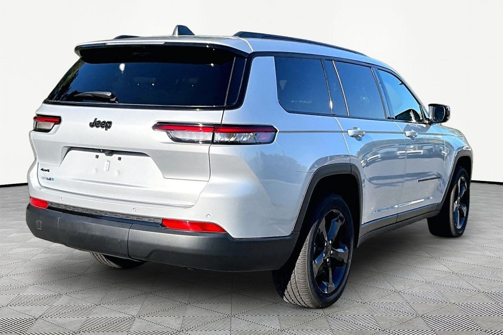 Used 2025 Jeep Grand Cherokee L Altitude AWD/4WD image 6