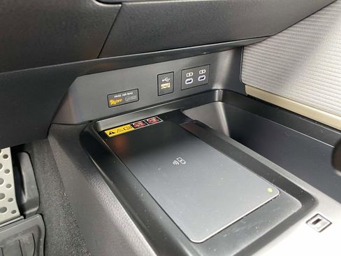Used 2026 Toyota Camry SE FWD image 28