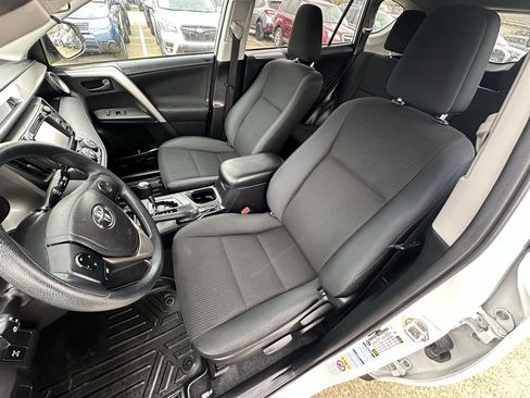 Used 2016 Toyota RAV4 LE image 14