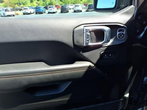 Used 2025 Jeep Wrangler Unlimited Sahara AWD/4WD image 3