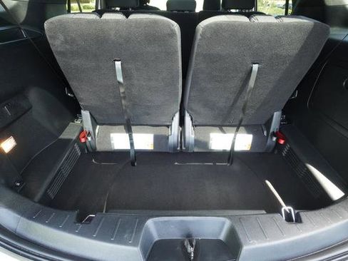 Used 2019 Ford Explorer XLT FWD image 31