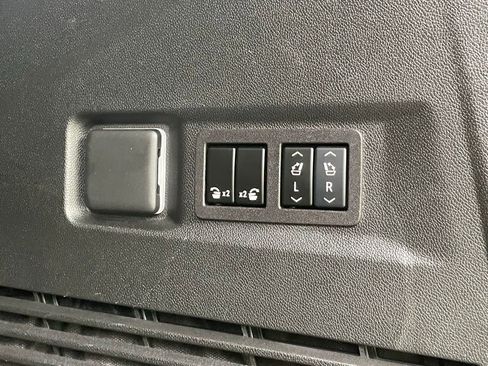 Certified 2024 Chevrolet Tahoe High Country AWD/4WD image 23