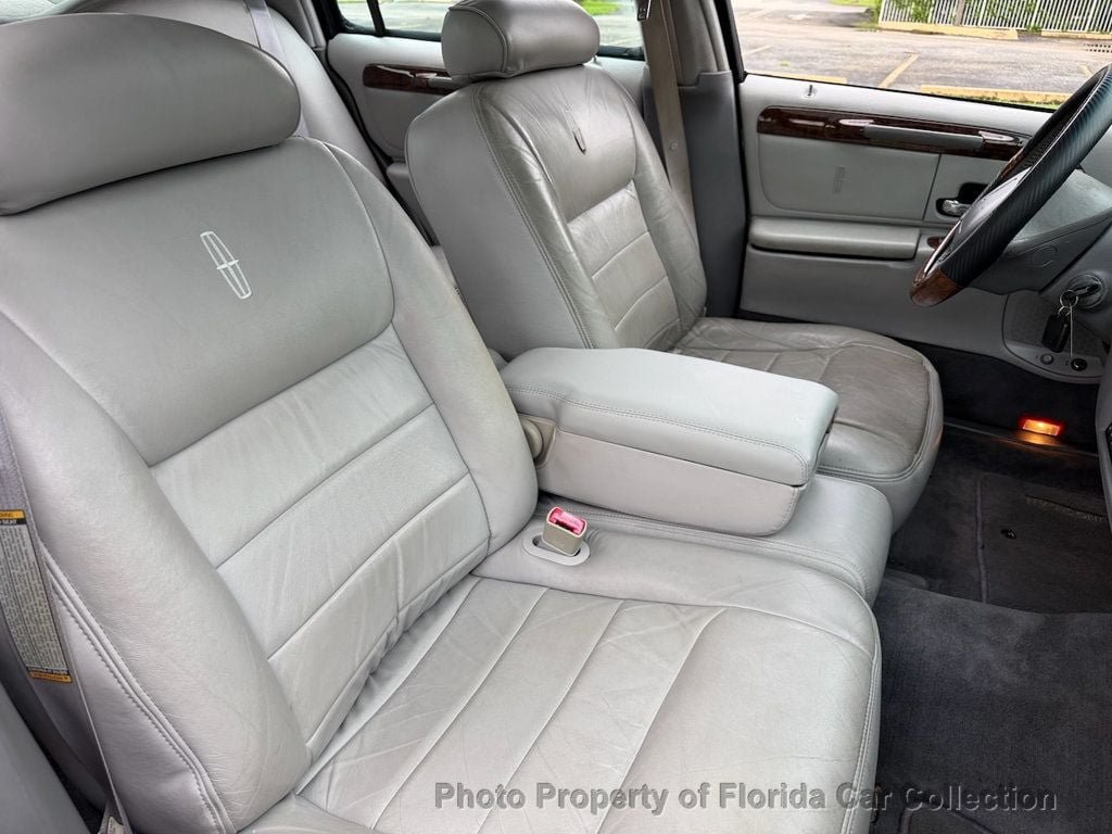 Used 1999 Lincoln Town Car Signature RWD image 30