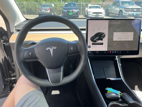 Used 2021 Tesla Model Y Long Range AWD/4WD image 14