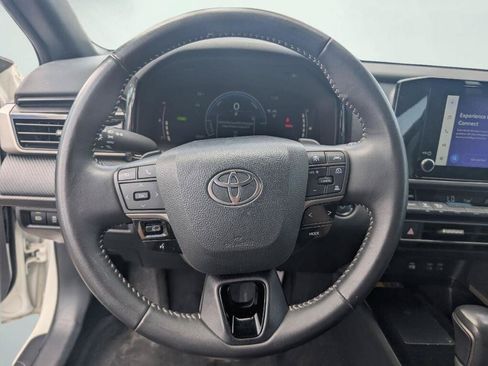 Used 2025 Toyota Camry SE FWD image 29