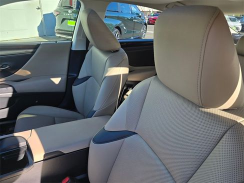 Used 2020 Lexus ES 300h w/ Premium Package image 22