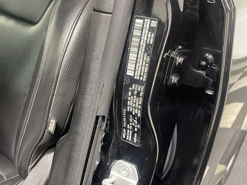 Used 2019 Jeep Renegade Limited w/ UConnect 8.4 Nav Group AWD/4WD image 25