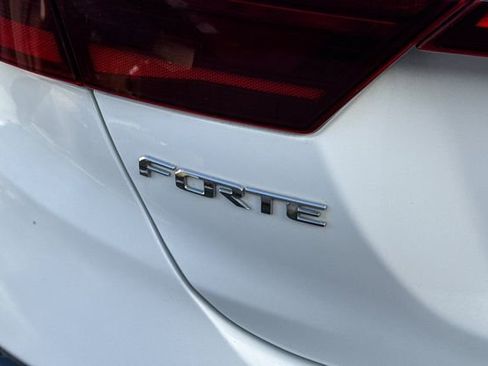 Used 2021 Kia Forte LXS FWD image 7