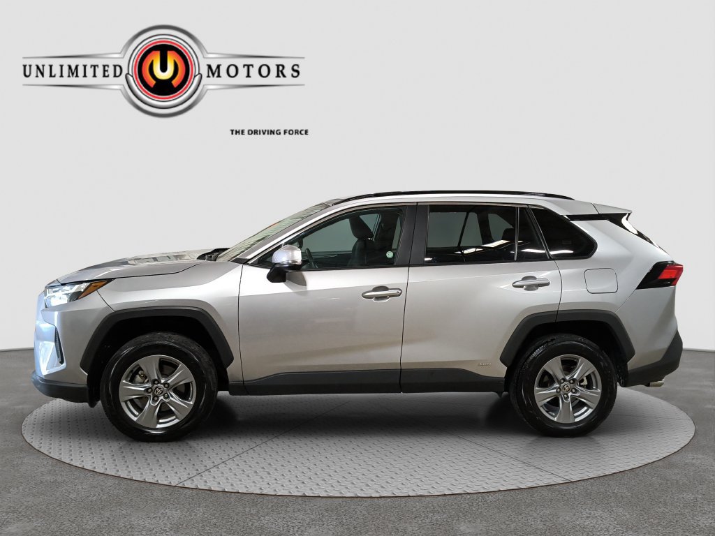Used 2025 Toyota RAV4 XLE AWD/4WD image 11