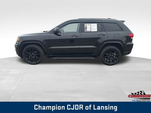Used 2018 Jeep Grand Cherokee Altitude image 2