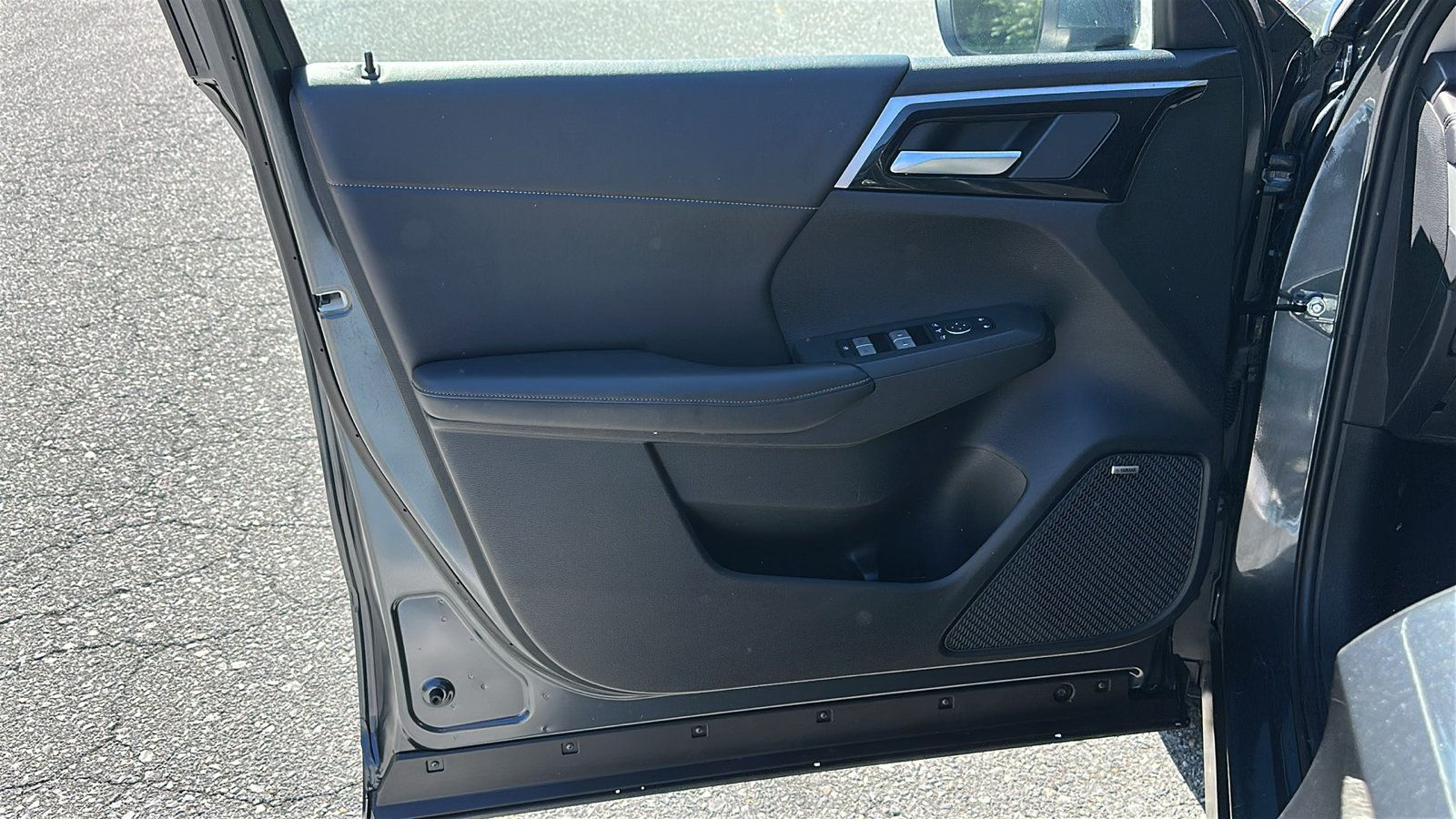 Used 2025 Mitsubishi Outlander AWD image 14