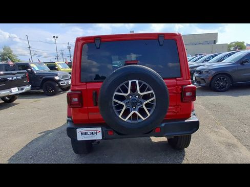 Certified 2025 Jeep Wrangler Unlimited Sahara AWD/4WD image 7