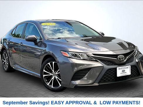 Used 2018 Toyota Camry SE FWD image 2