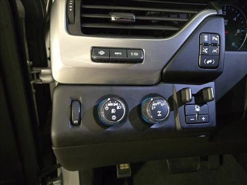 Used 2019 Chevrolet Suburban Premier AWD/4WD image 27