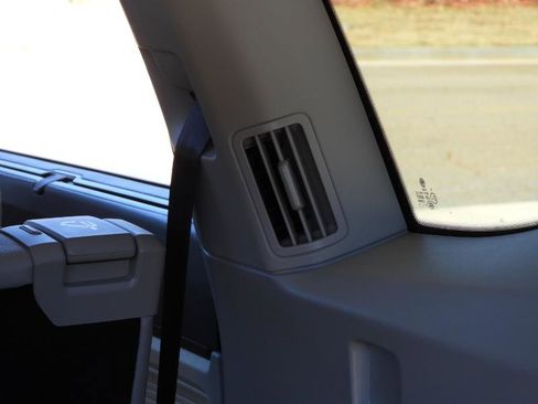 Used 2023 Volkswagen Atlas SE w/ Technology Package w/ Panoramic Sunroof Package image 39