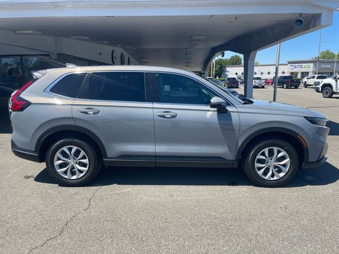 Used 2025 Honda CR-V LX image 4