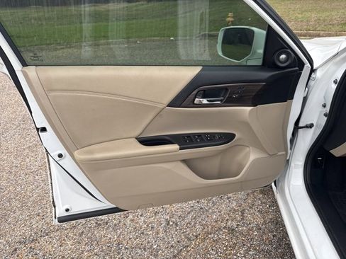 Used 2017 Honda Accord EX-L image 16