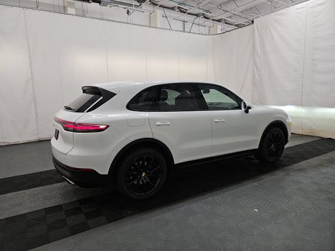 Used 2023 Porsche Cayenne AWD/4WD image 6