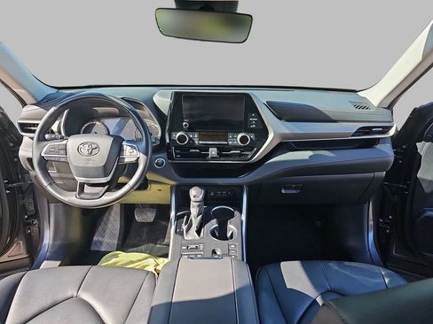 Used 2024 Toyota Highlander Limited AWD/4WD image 11