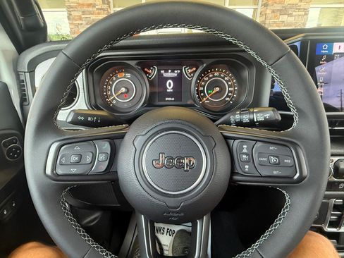 Used 2025 Jeep Wrangler Unlimited Sport AWD/4WD image 25