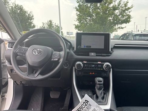 Used 2025 Toyota RAV4 XLE AWD/4WD image 23