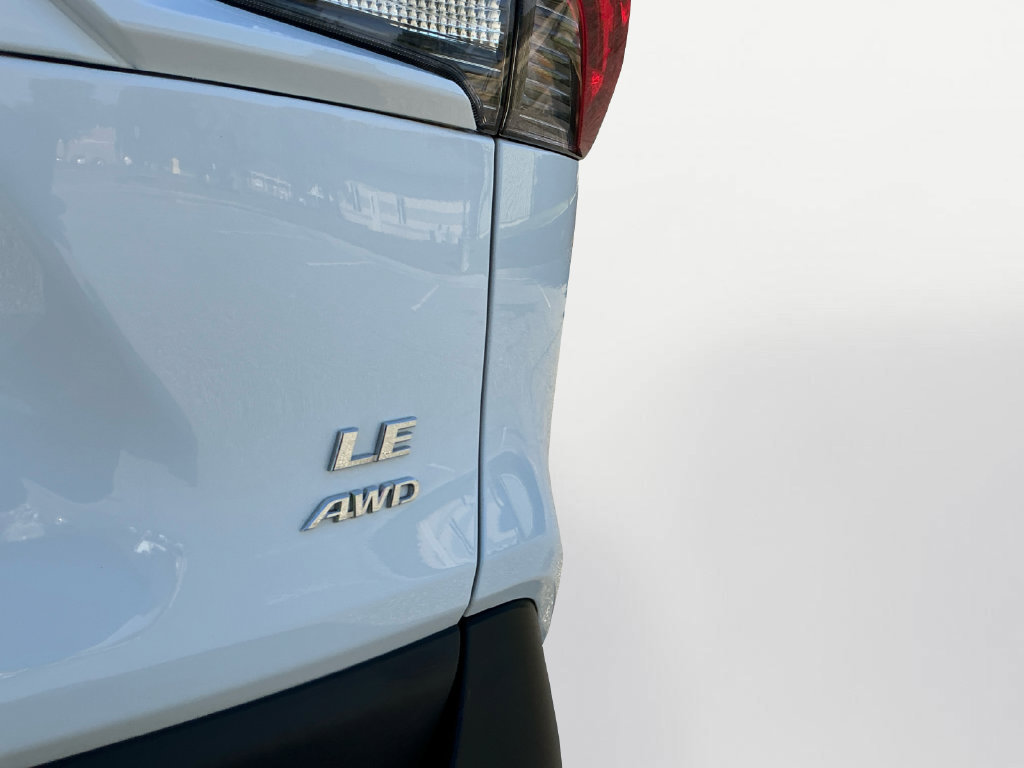 Used 2025 Toyota RAV4 LE AWD/4WD image 20