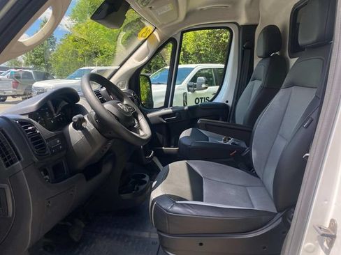 Used 2025 RAM ProMaster 2500 w/ Convenience Group FWD image 9