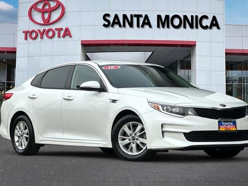 Used 2016 Kia Optima LX image 2
